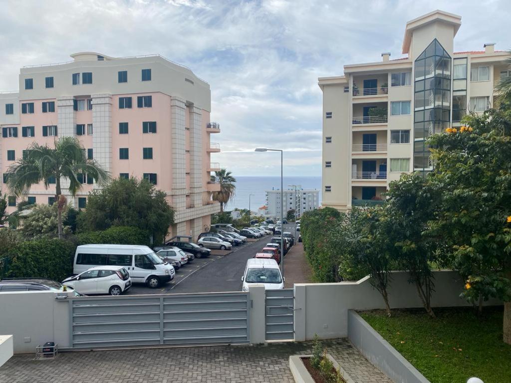 Elephant 2Br Apartment With Terrace, Side Sea View And Pool Access Funchal  Esterno foto